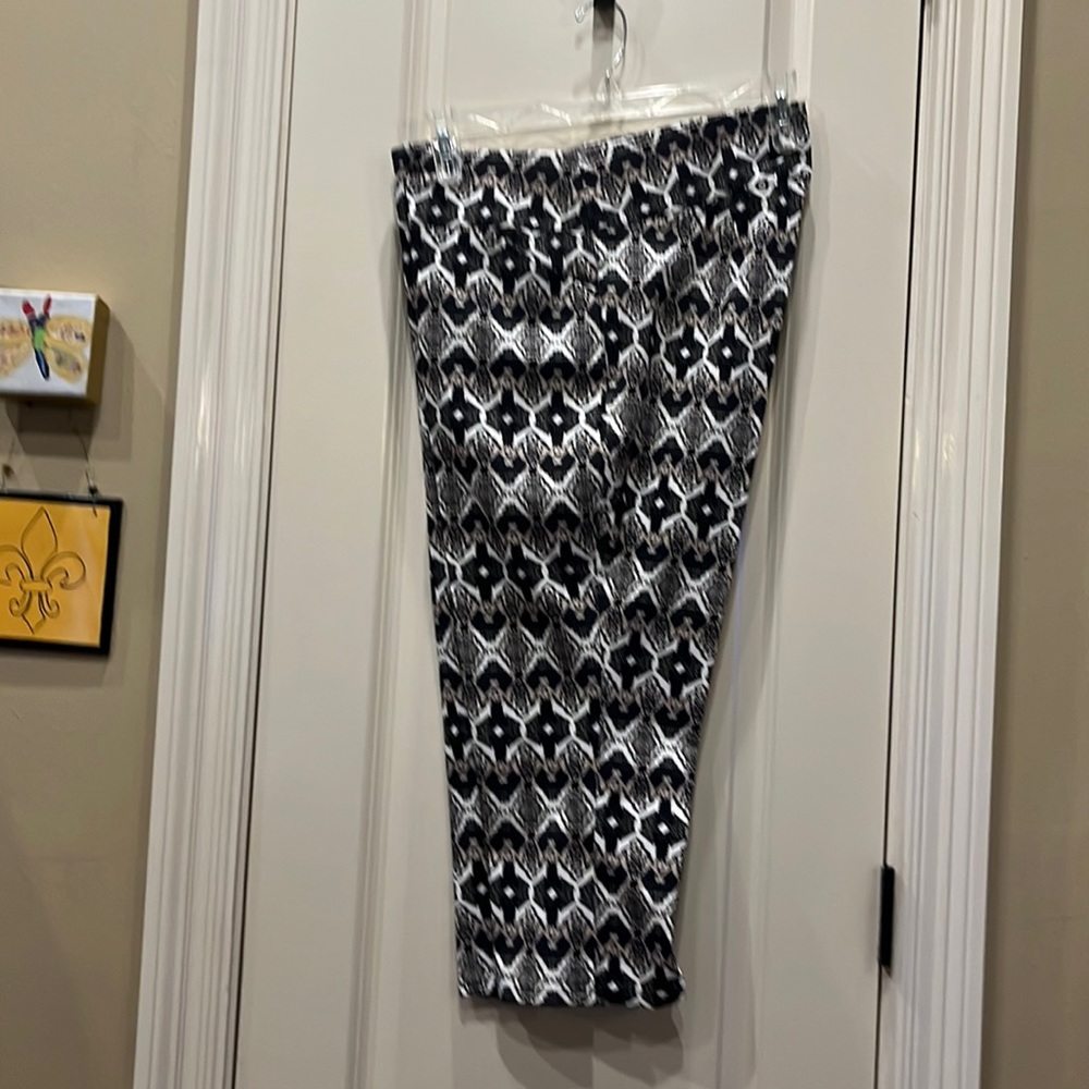 INC 14W Pull on capris